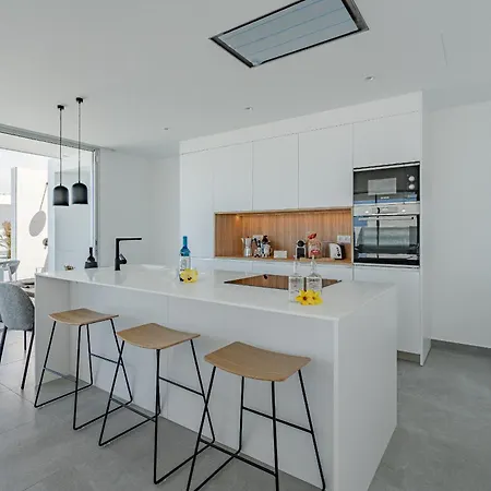 Estandar 1 - Casangular By Upper فيلة أذيخي